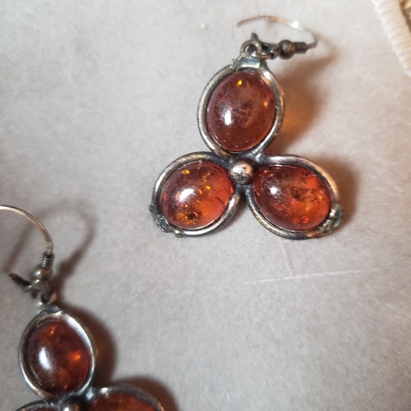 Ladies pierced earrings - Picture 2 of 4
